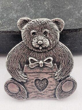 VINTAGE Pewter or aged silver tone metal teddy bear holding present brooch pin